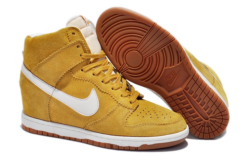 nike dunk sky high femme or